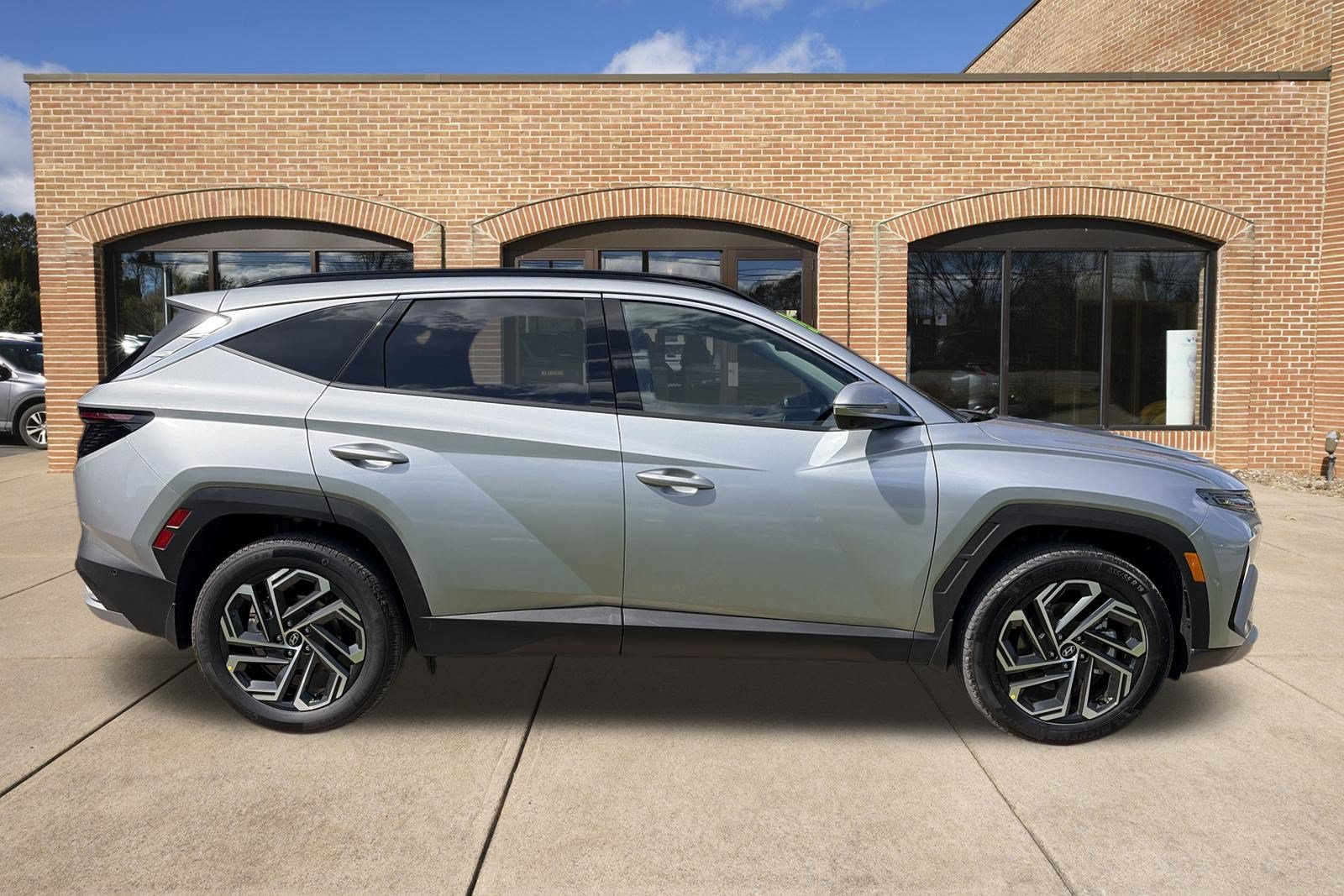 New 2026 Hyundai Tucson Limited AWD/4WD image 2