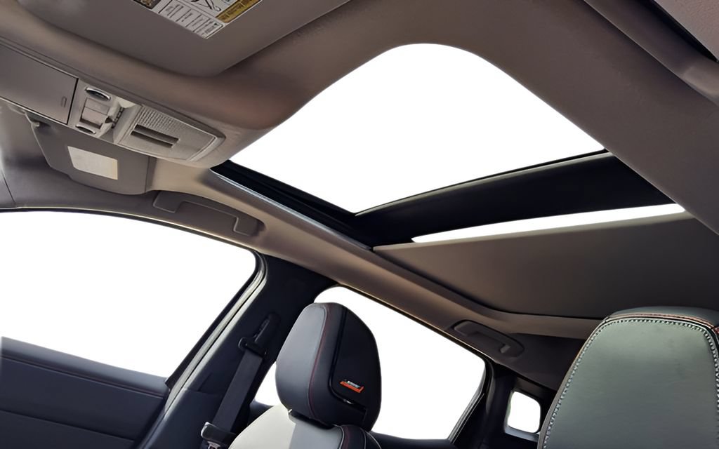 New 2026 Nissan Kicks SR w/ SR Premium Package FWD image 10