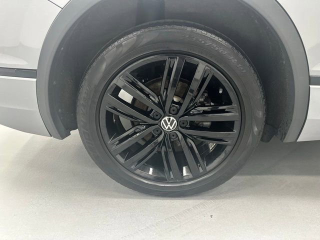 Certified 2022 Volkswagen Tiguan SE R-Line image 19