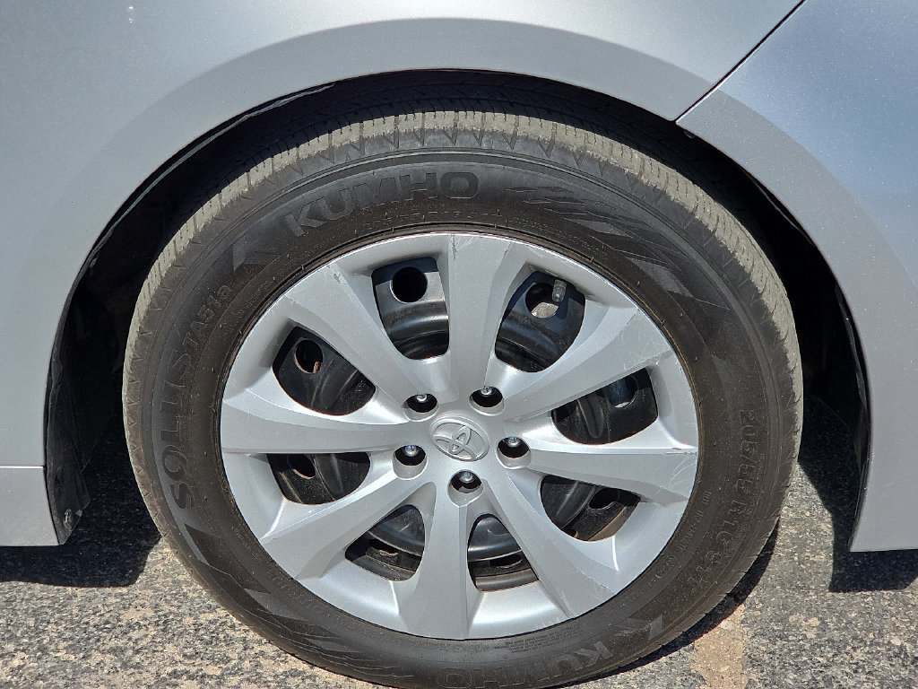 Used 2024 Toyota Corolla LE FWD image 11