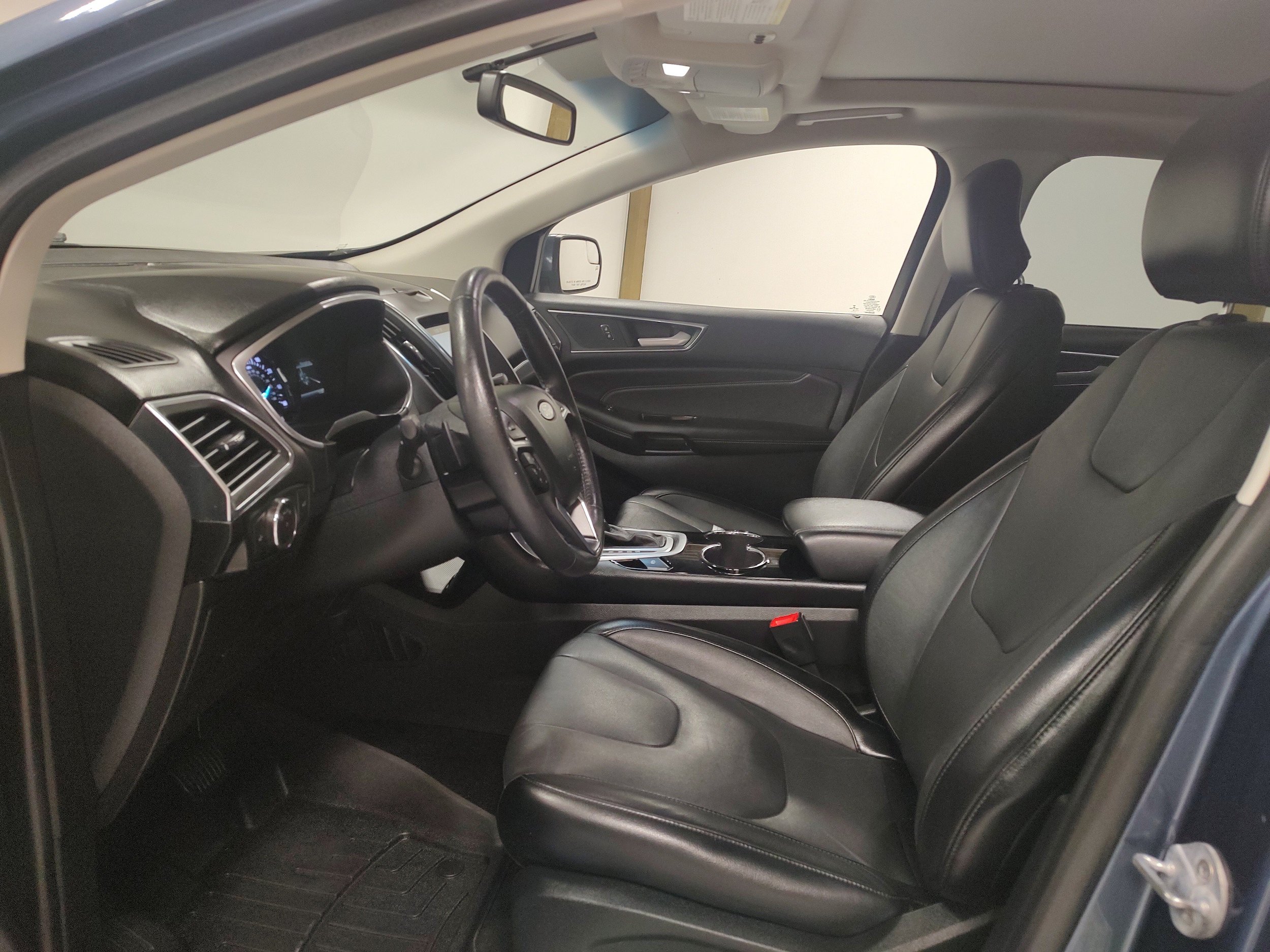Used 2018 Ford Edge Titanium w/ Technology Package AWD/4WD image 11