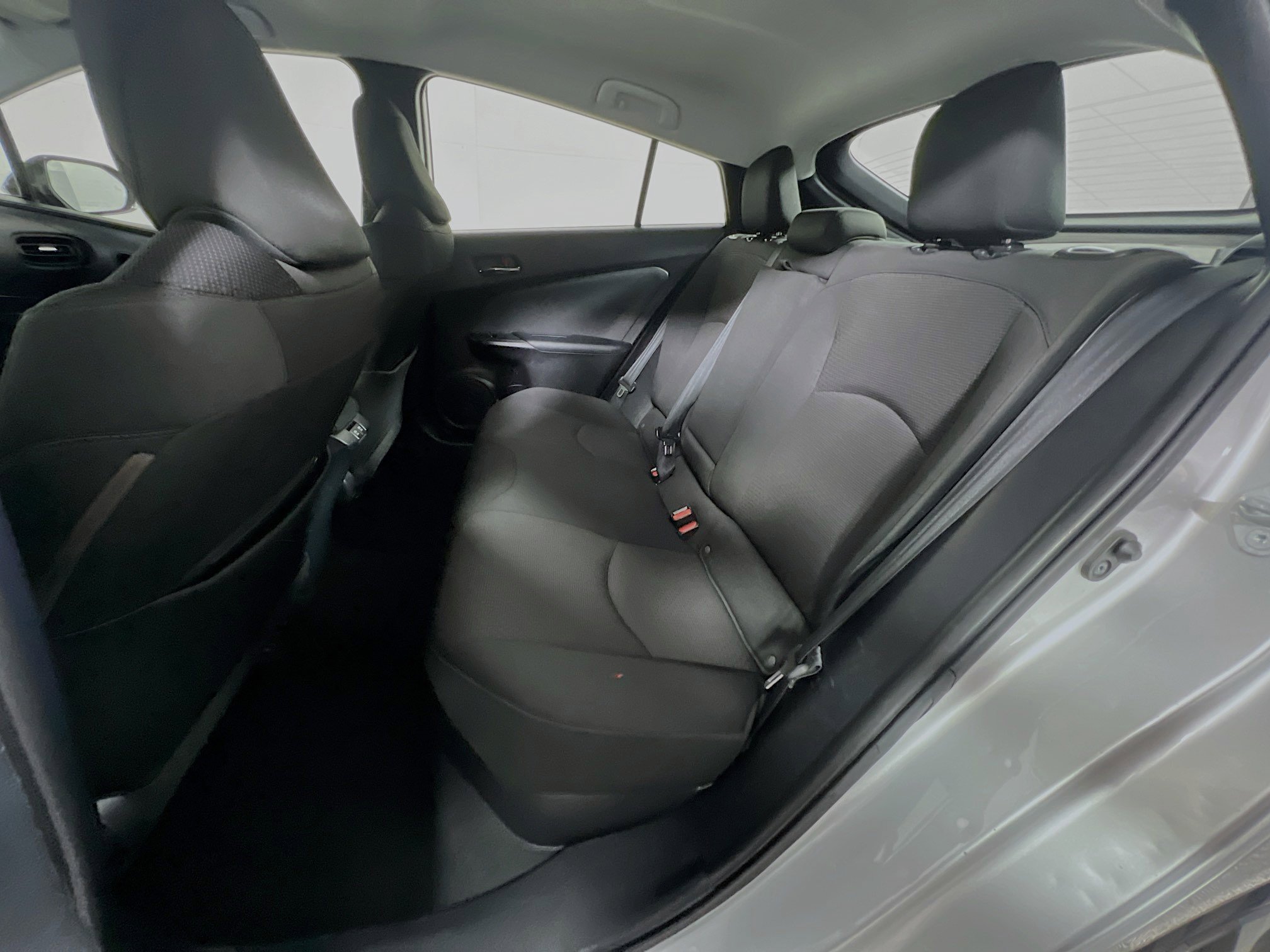 Used 2020 Toyota Prius LE image 29