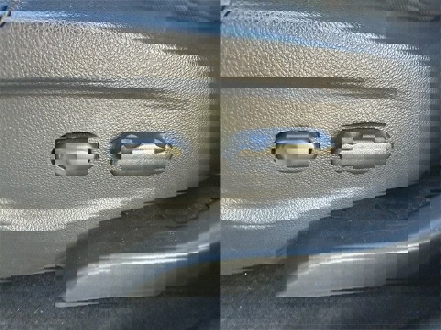 Used 2022 Chevrolet Trax LT w/ LT Convenience Package image 24