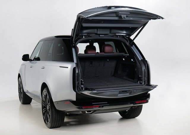 New 2025 Land Rover Range Rover SE image 21
