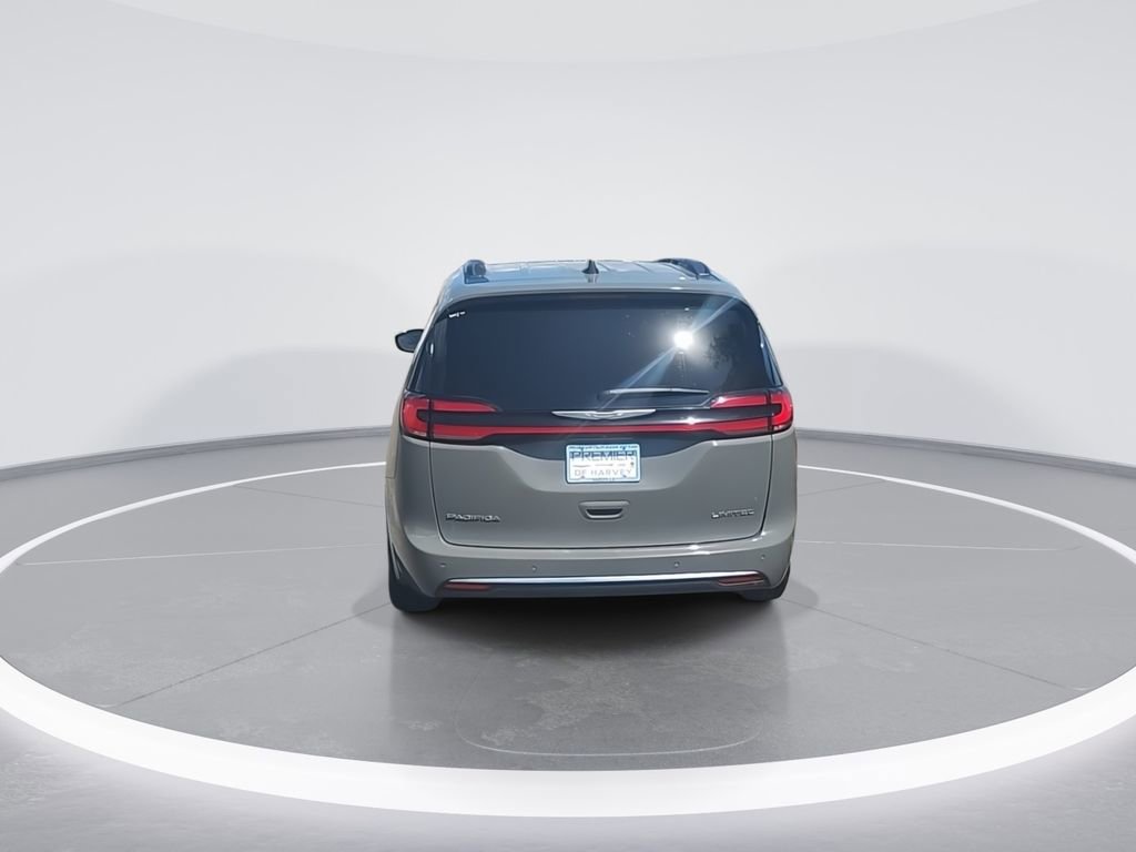 Used 2023 Chrysler Pacifica Limited FWD image 7
