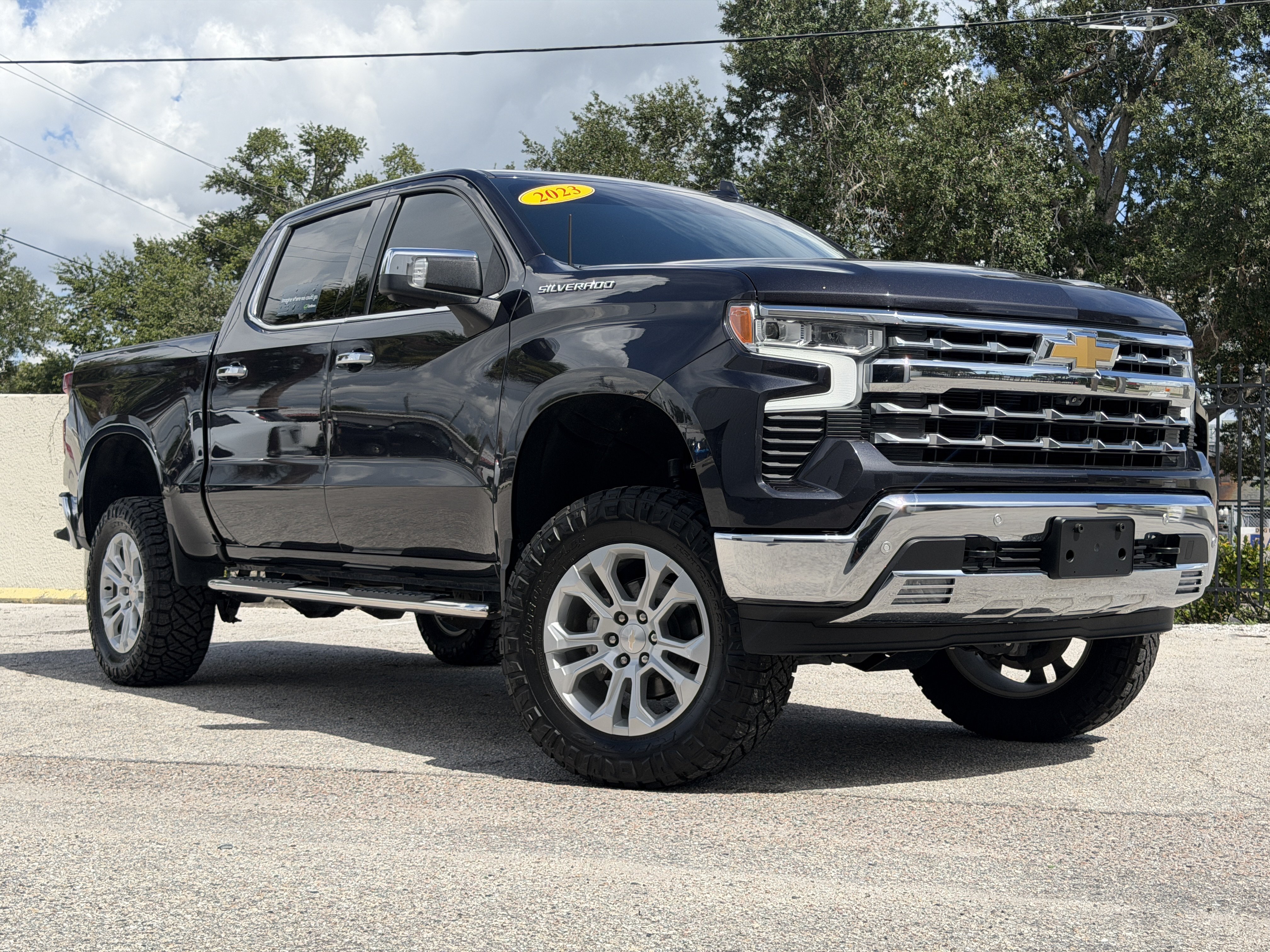 Used 2023 Chevrolet Silverado 1500 LTZ AWD/4WD image 1