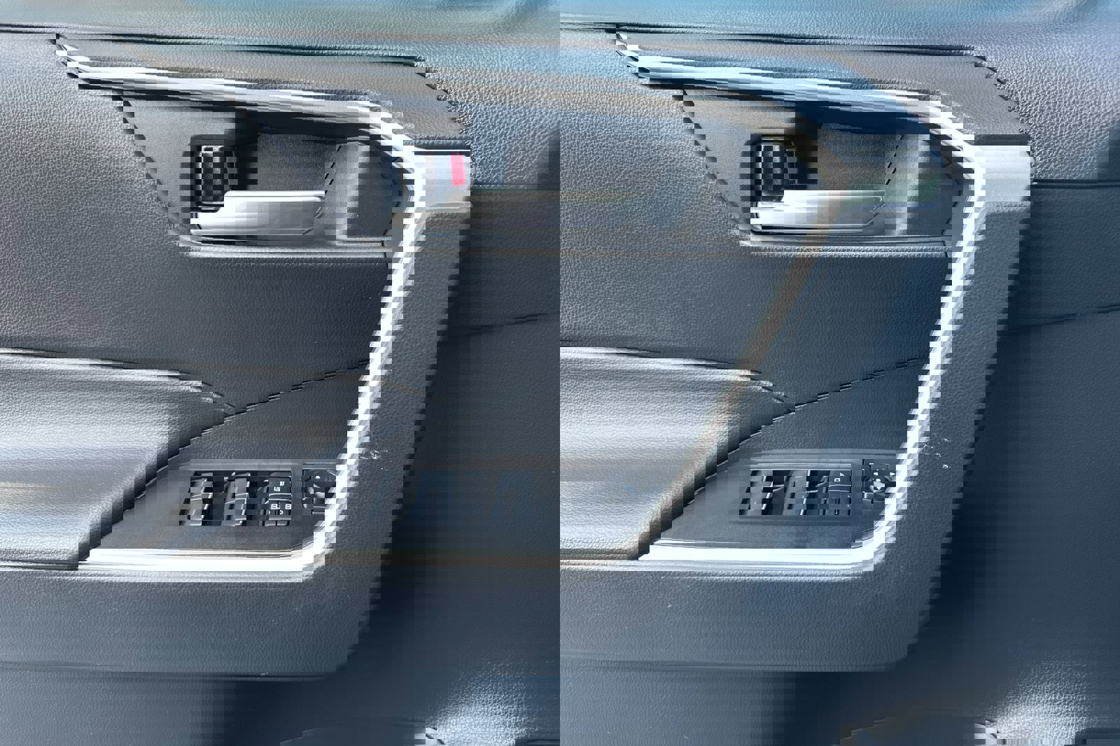 Used 2023 Toyota RAV4 XLE image 9