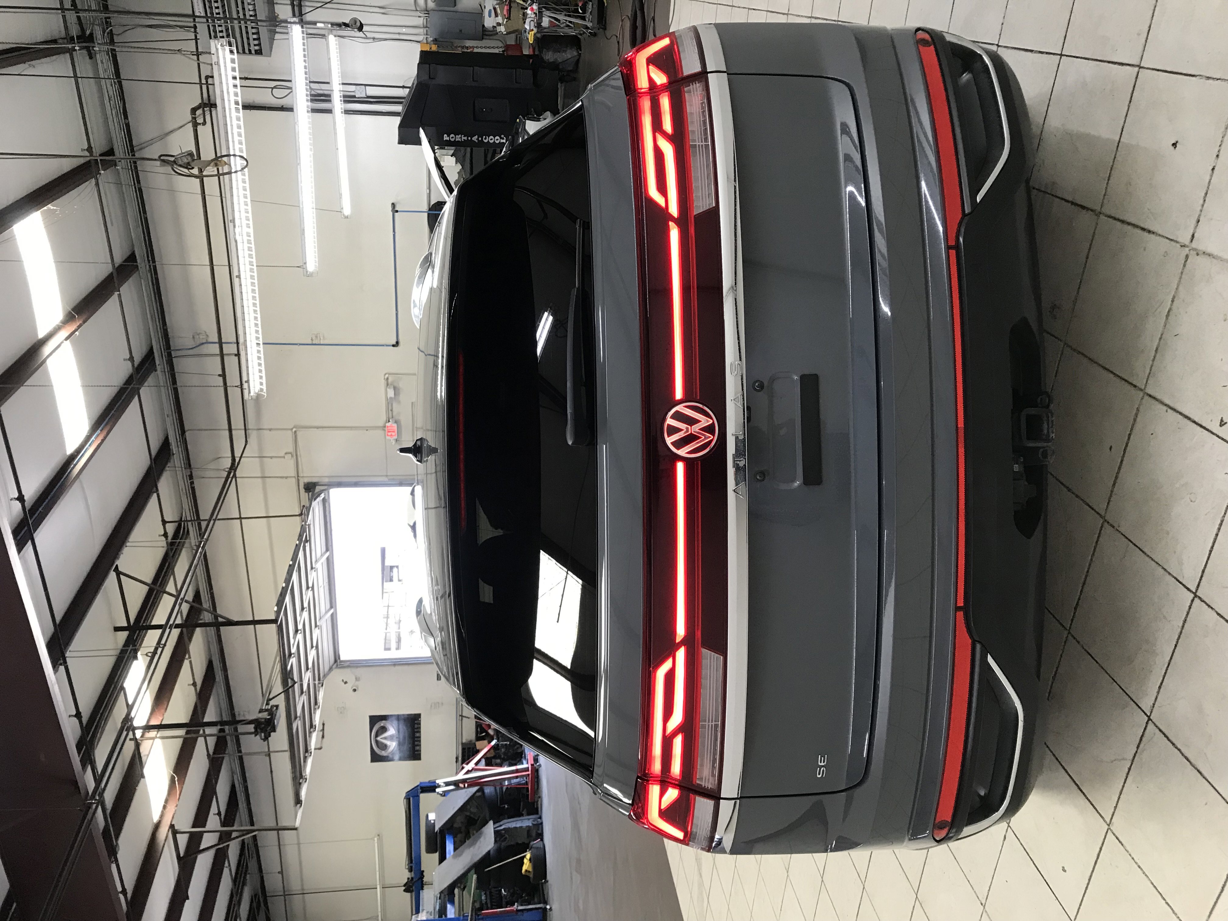 Used 2024 Volkswagen Atlas Cross Sport SE w/ Panoramic Sunroof Package FWD image 4