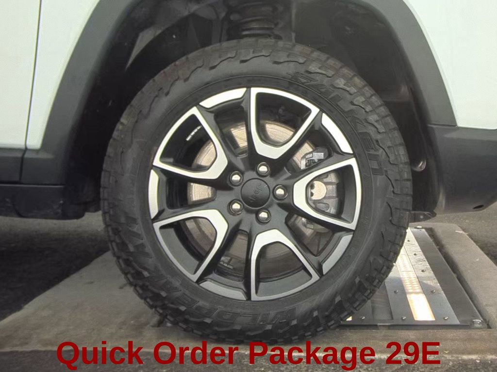 Used 2024 Jeep Compass Trailhawk w/ Trailhawk Convenience Group AWD/4WD image 19