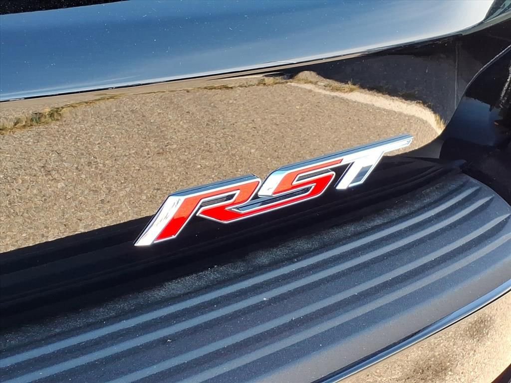 New 2026 Chevrolet Suburban RST image 8