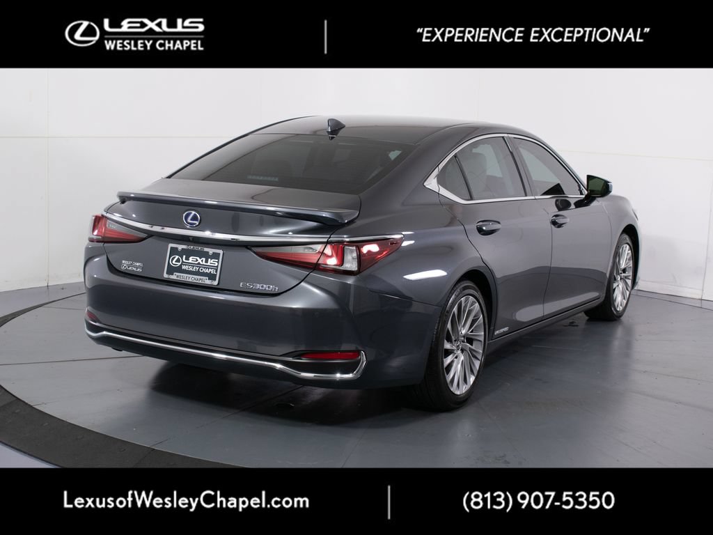 Certified 2022 Lexus ES 300h Ultra Luxury w/ Accessory Package 2 FWD image 4