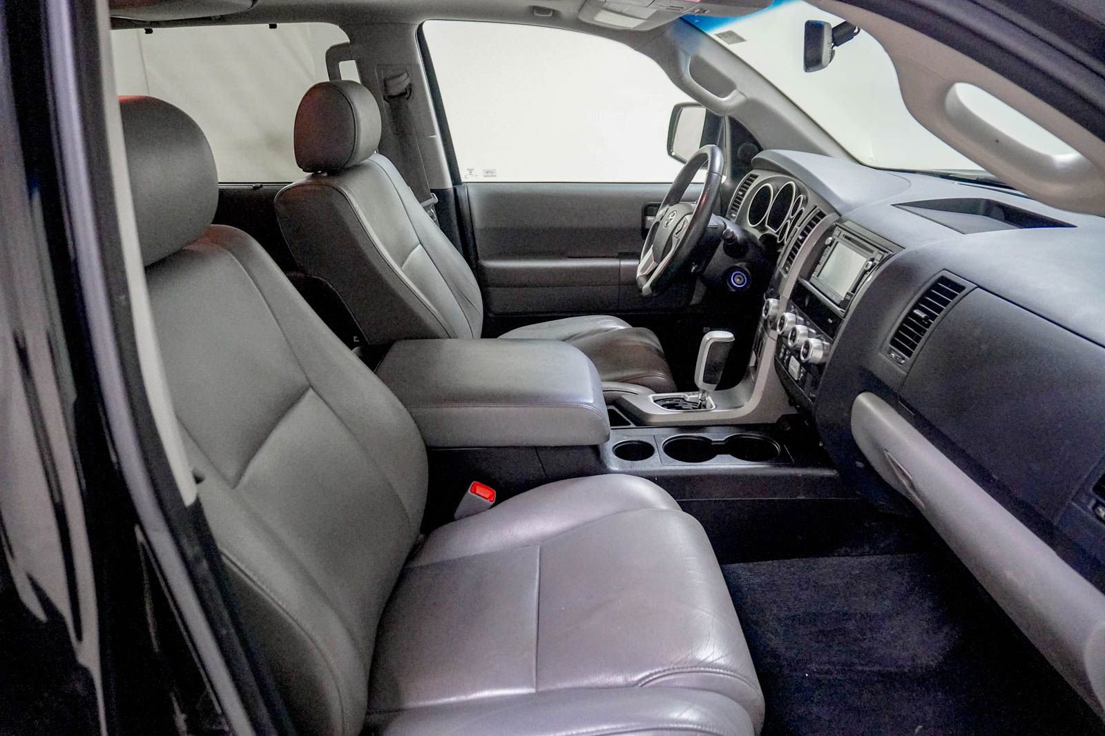 Used 2014 Toyota Sequoia Limited AWD/4WD image 34