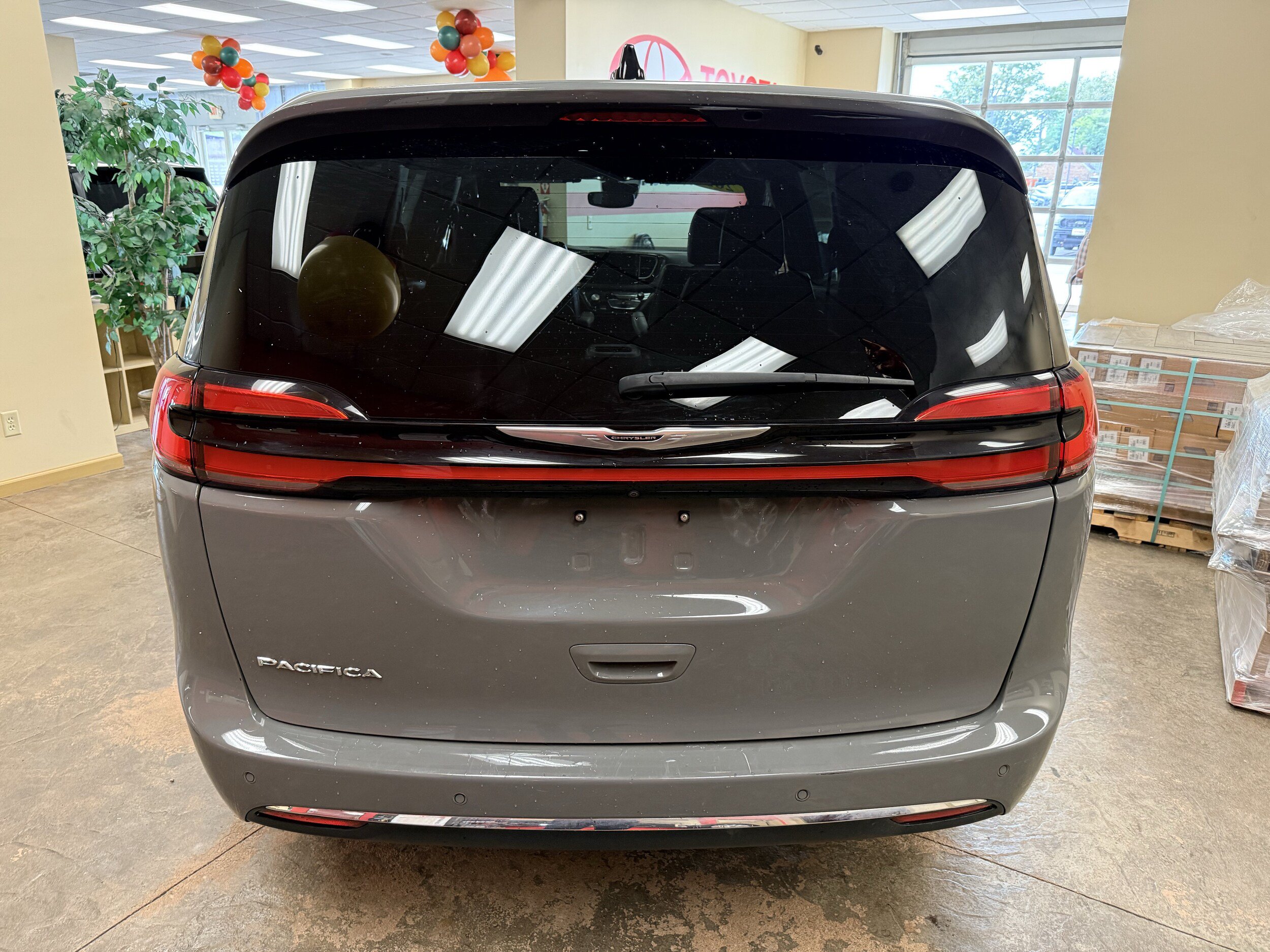 Used 2025 Chrysler Pacifica Select FWD image 8