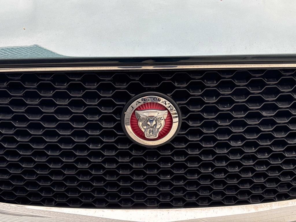 Used 2018 Jaguar F-PACE Prestige image 10
