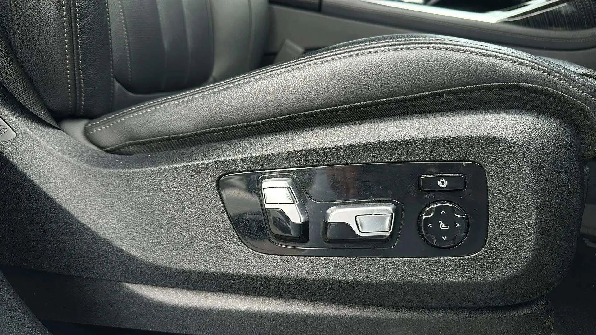 Used 2020 BMW X7 xDrive40i w/ M Sport Package image 23