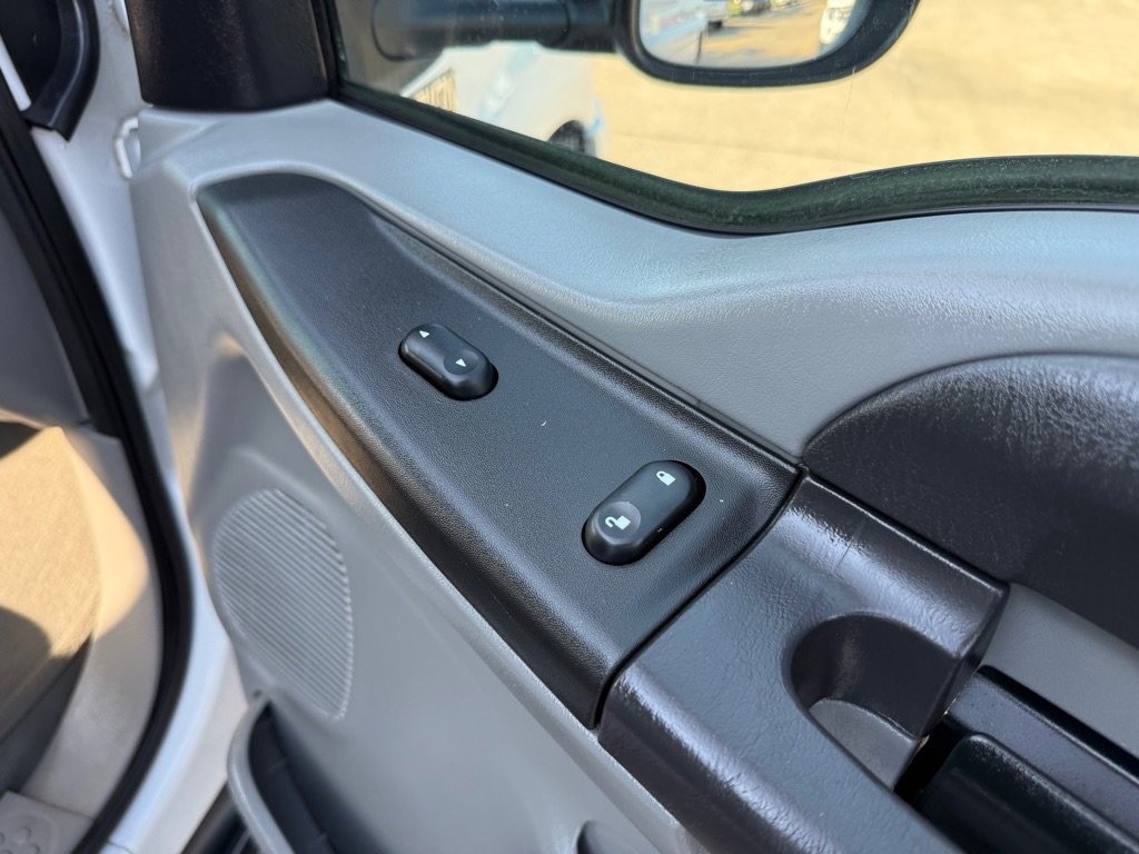 Used 2005 Ford Excursion XLT image 27