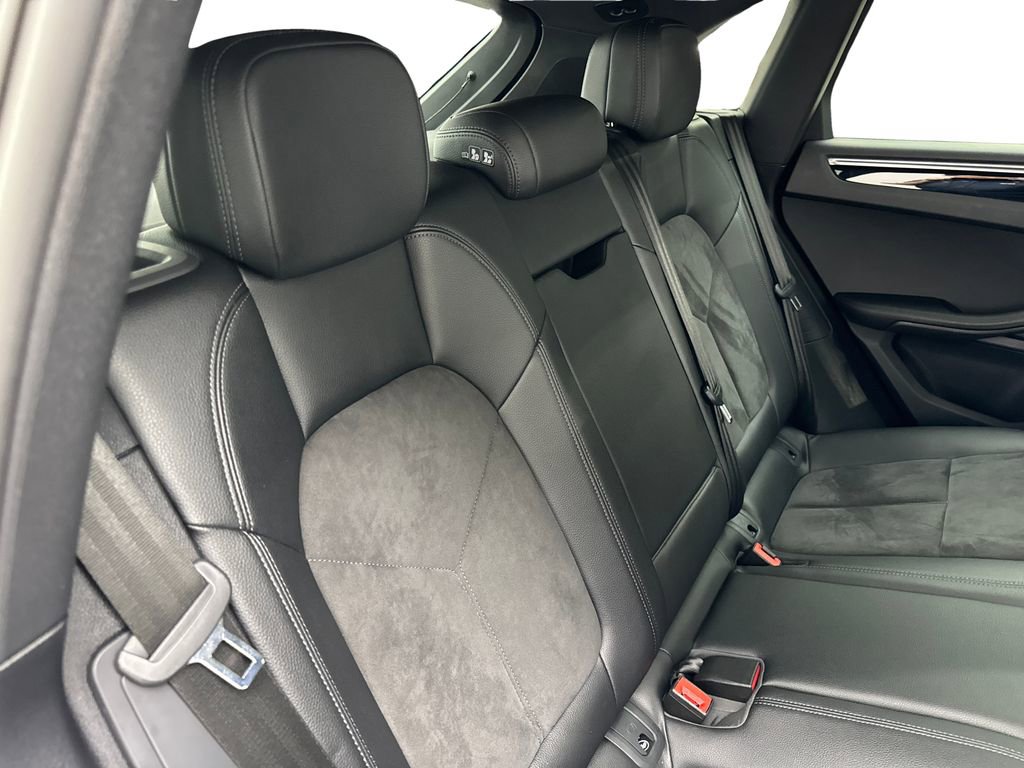 Used 2021 Porsche Macan image 39