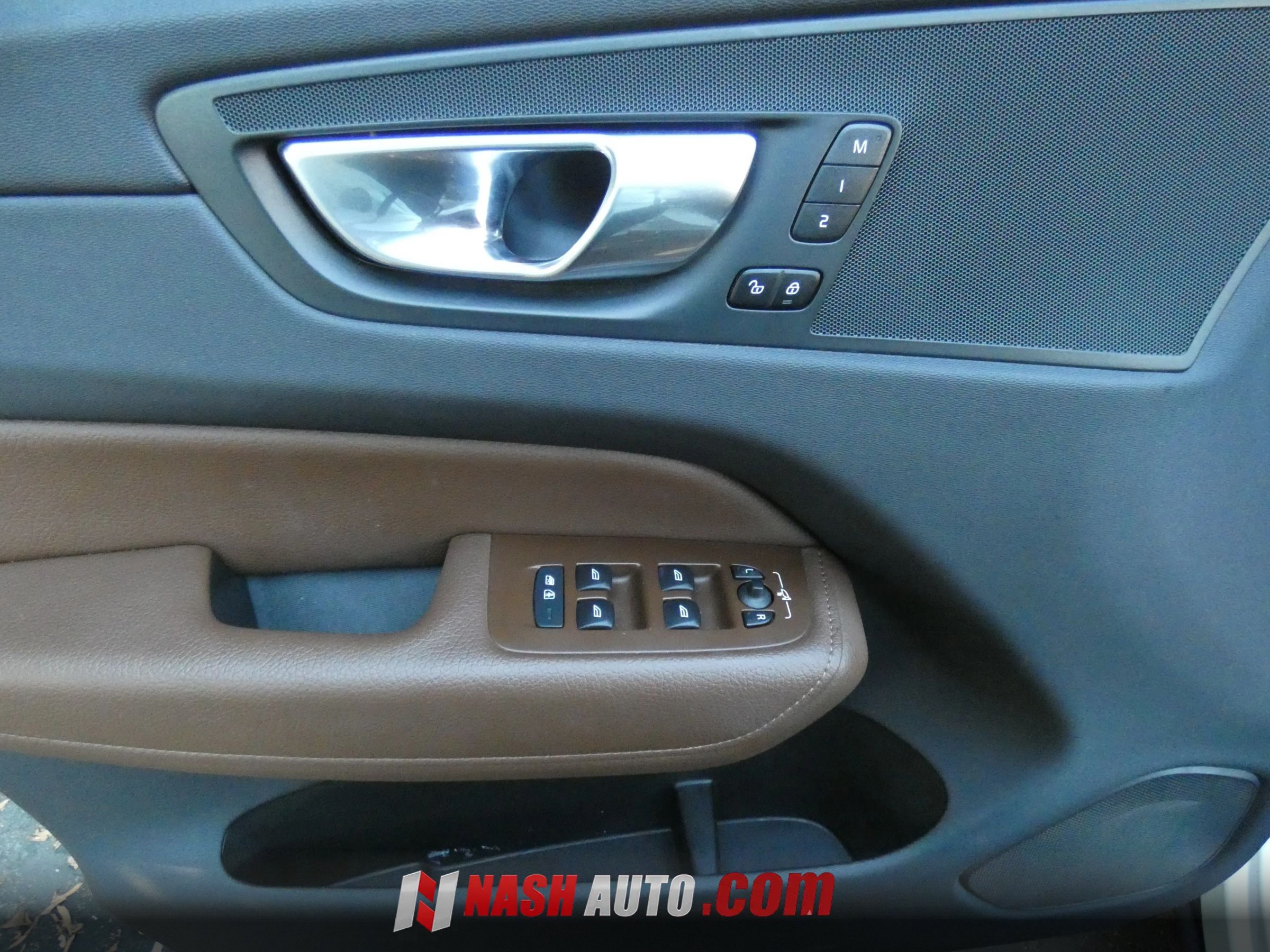 Used 2022 Volvo XC60 B5 Momentum AWD/4WD image 54