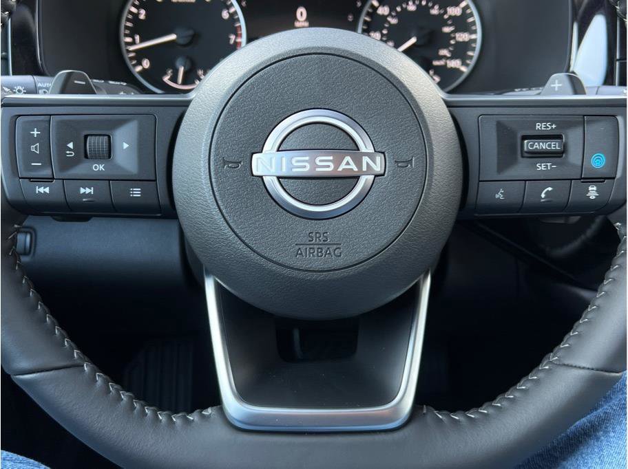 New 2025 Nissan Pathfinder SV w/ SV Premium Package FWD image 13