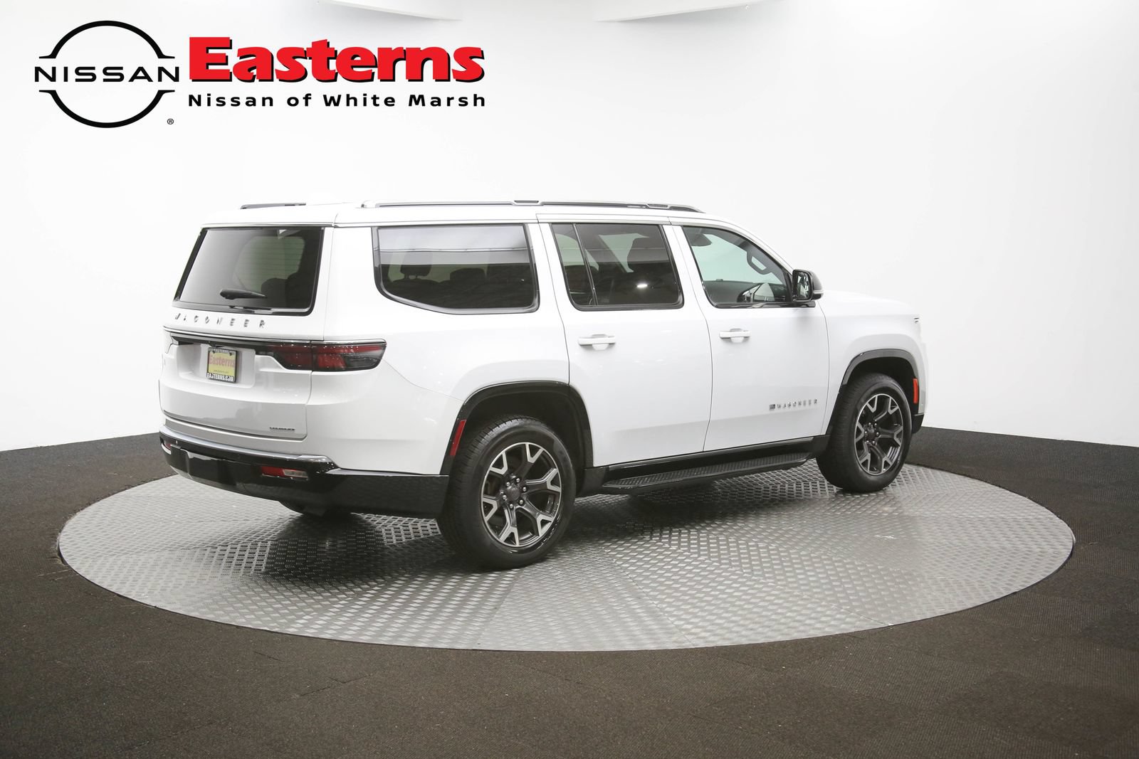 Used 2023 Jeep Wagoneer Series III w/ Preferred Equipment Group RWD image 40