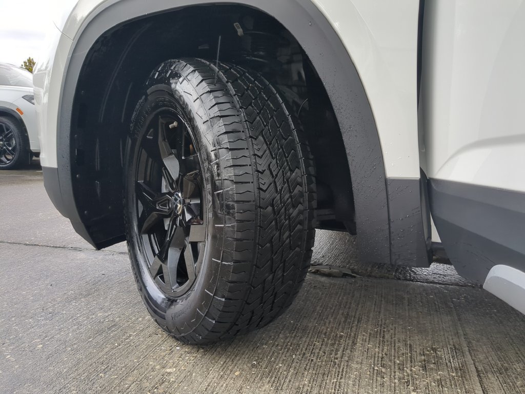 Certified 2025 Volkswagen Atlas Peak Edition SE AWD/4WD image 39