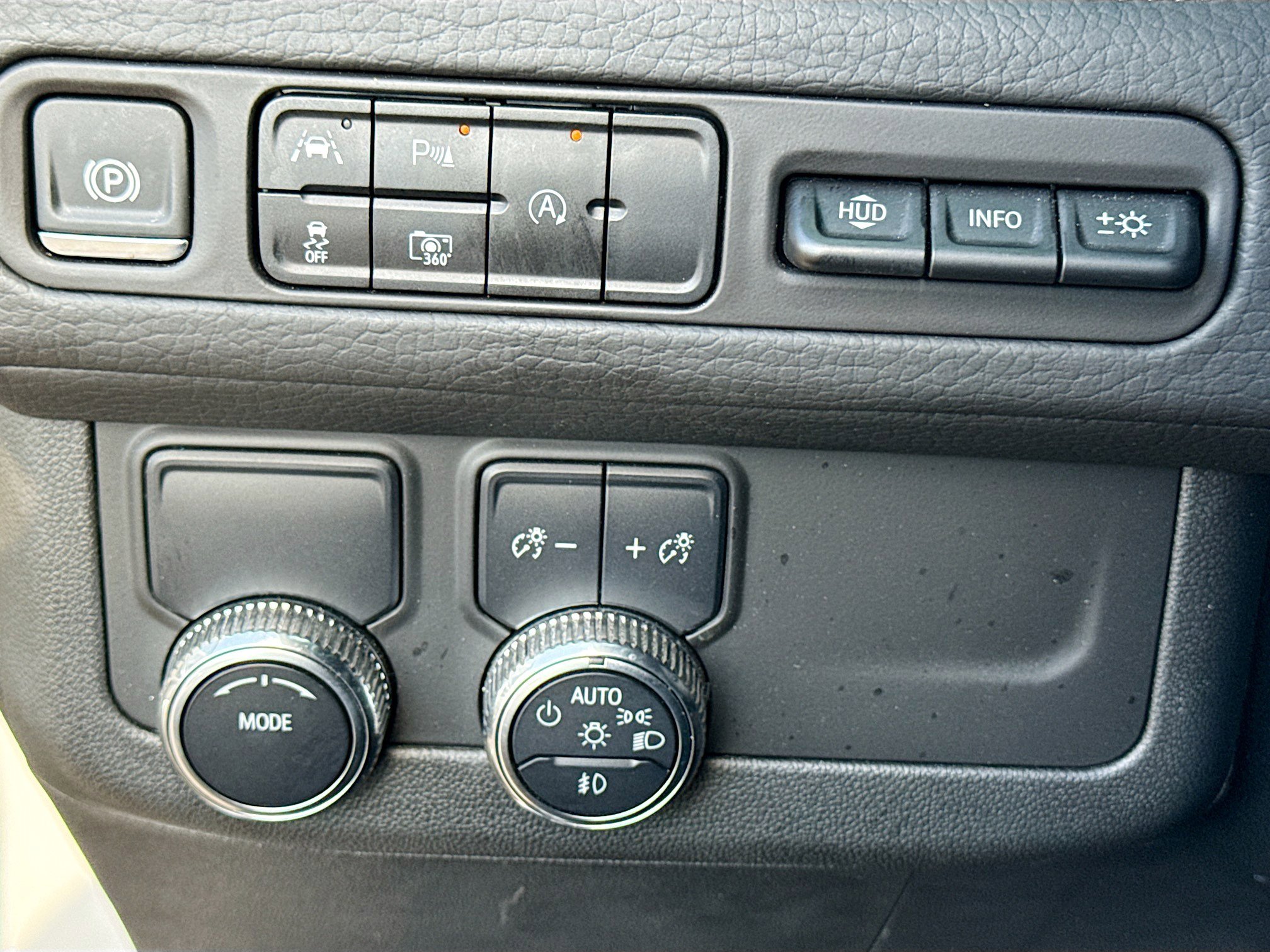 Used 2024 GMC Yukon XL Denali image 36