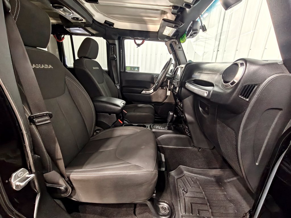 Used 2016 Jeep Wrangler Unlimited Sahara w/ Dual Top Group AWD/4WD image 21