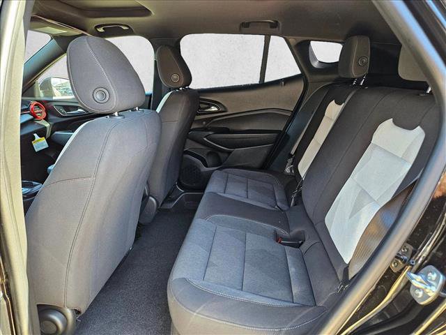 Used 2025 Chevrolet Trax RS w/ Sunroof Package image 19