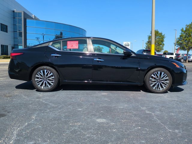 Certified 2025 Nissan Altima 2.5 SV image 3