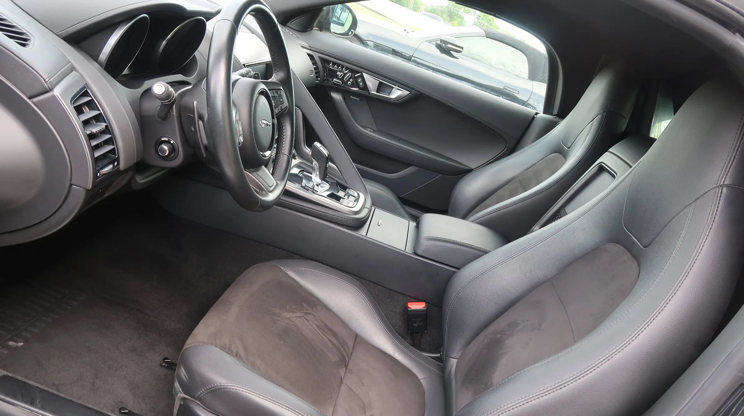 Used 2016 Jaguar F-TYPE Convertible RWD image 16