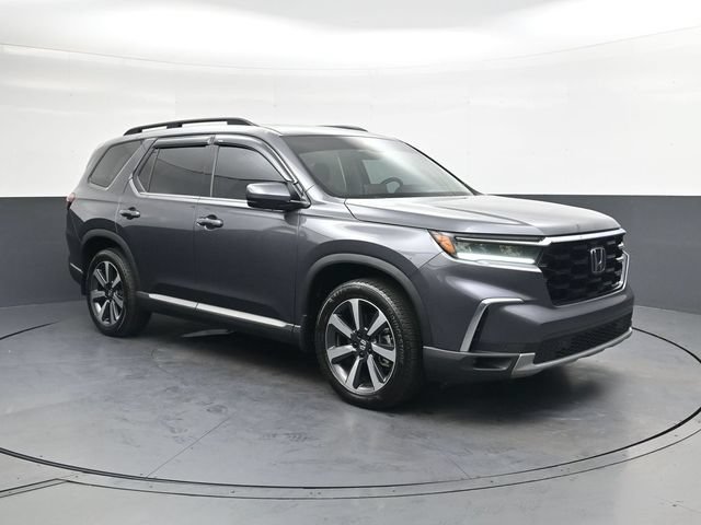 Used 2025 Honda Pilot Touring image 2