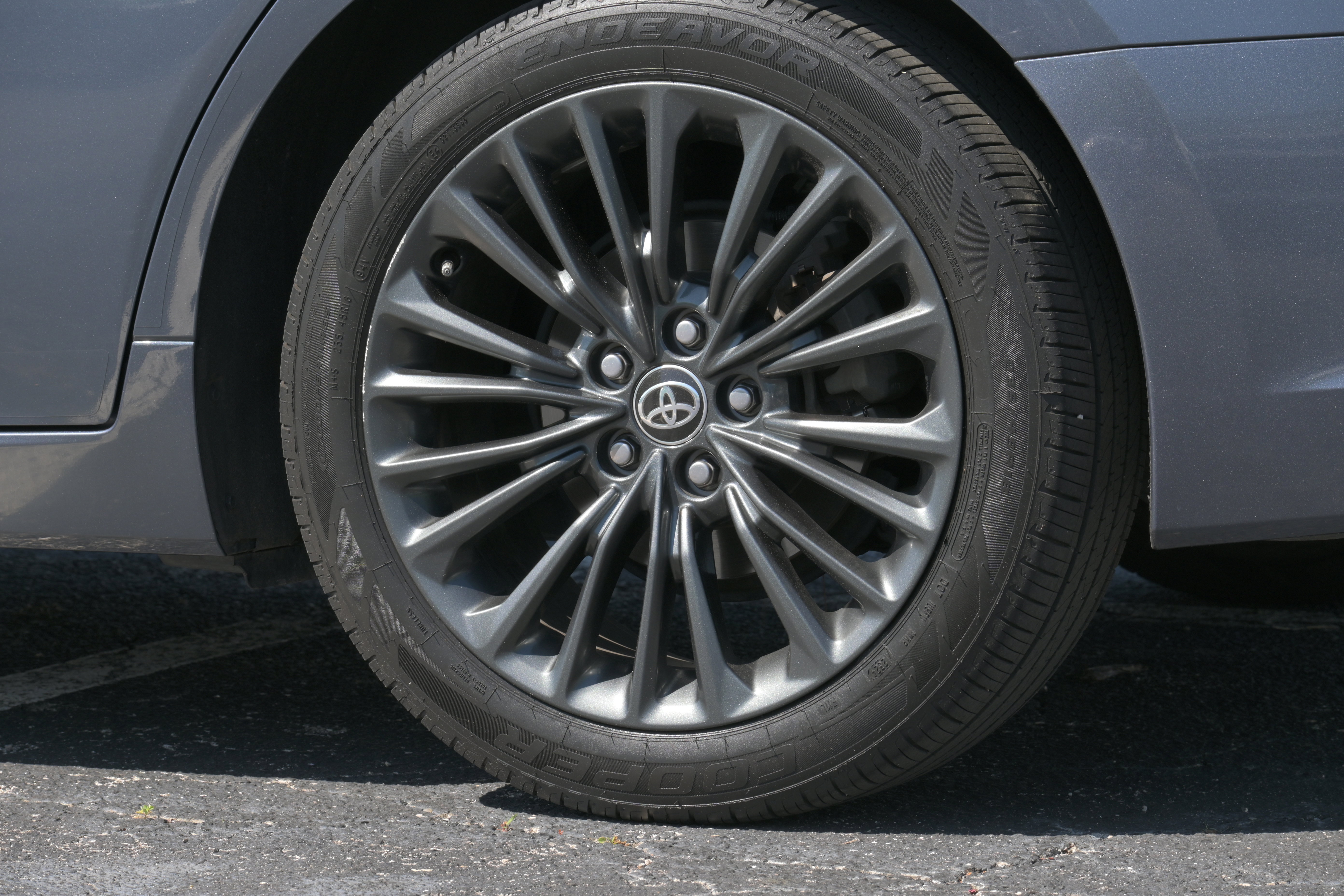 Used 2021 Toyota Avalon XSE FWD image 36