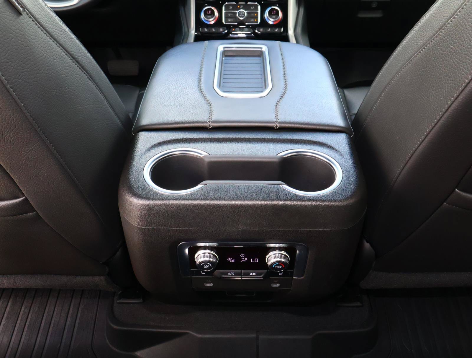 Used 2021 GMC Yukon Denali w/ Denali Premium Package RWD image 16
