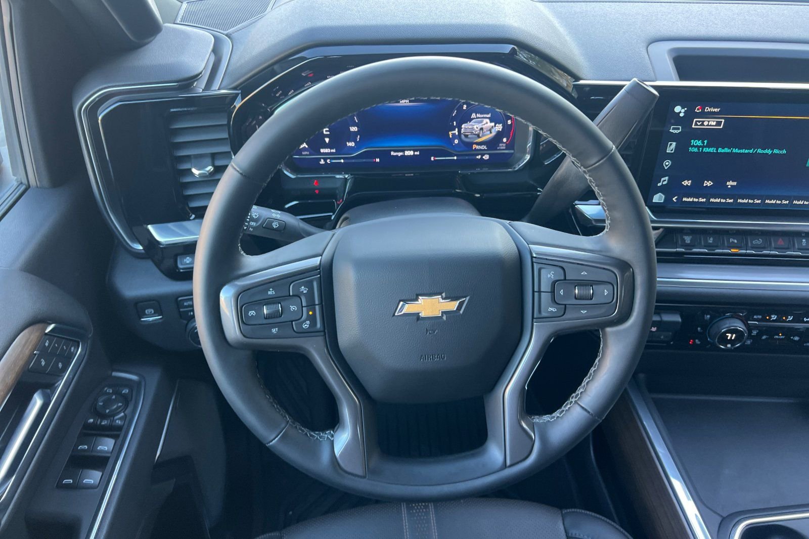 Used 2025 Chevrolet Silverado 2500 High Country w/ High Country Premium Package image 14