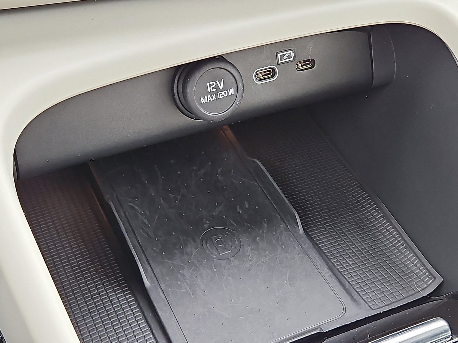 Certified 2023 Volvo XC40 B5 Ultimate w/ Protection Package Premier image 25