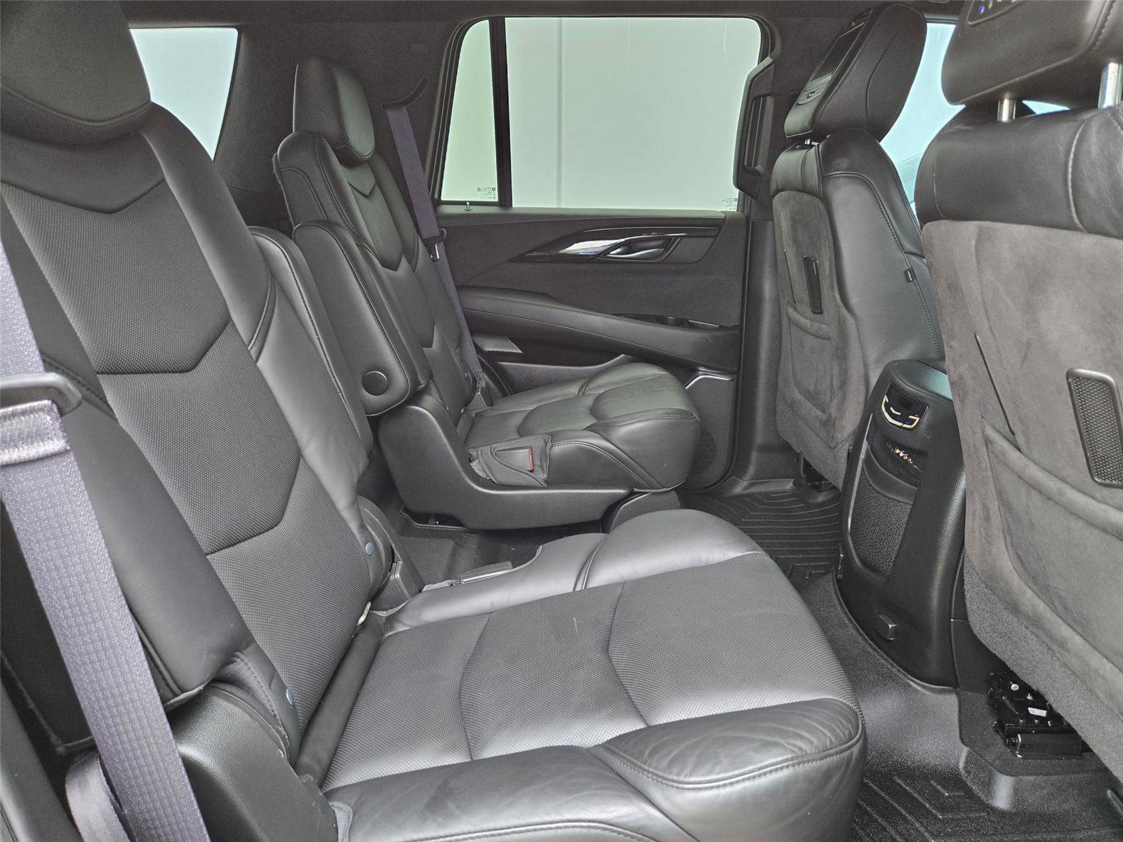 Used 2016 Cadillac Escalade Platinum AWD/4WD image 34