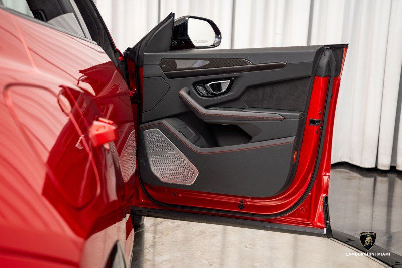 Used 2023 Lamborghini Urus S image 37