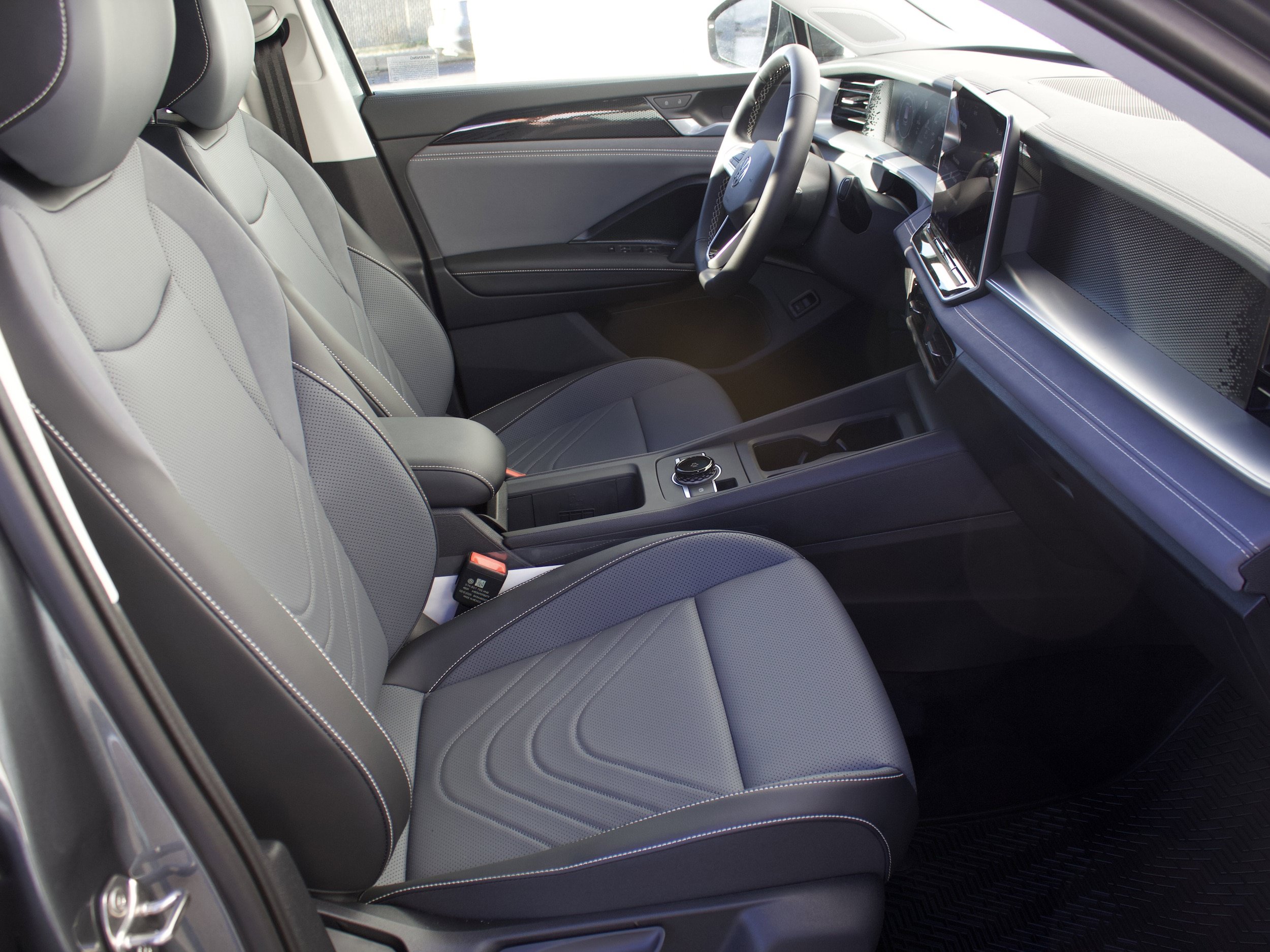 New 2026 Volkswagen Tiguan SE AWD/4WD image 38