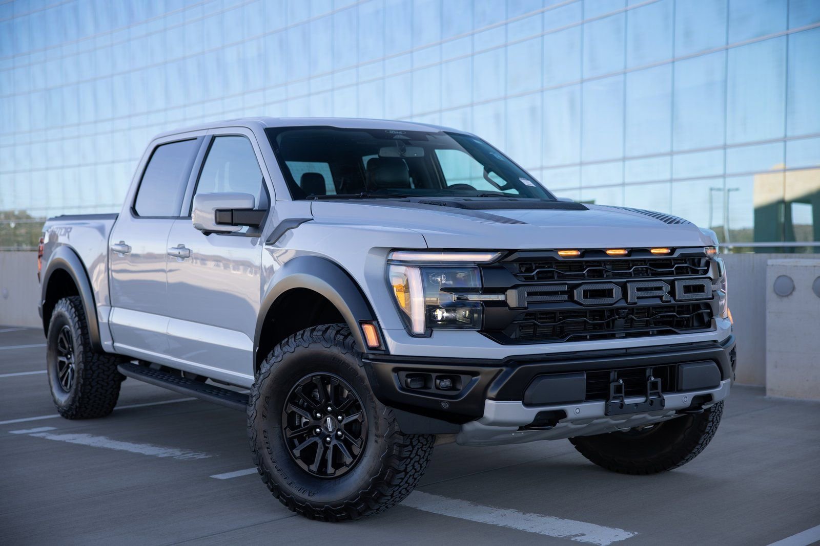 Used 2025 Ford F150 Raptor image 3