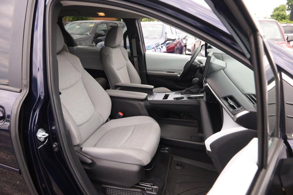 Used 2025 Toyota Sienna LE AWD/4WD image 29