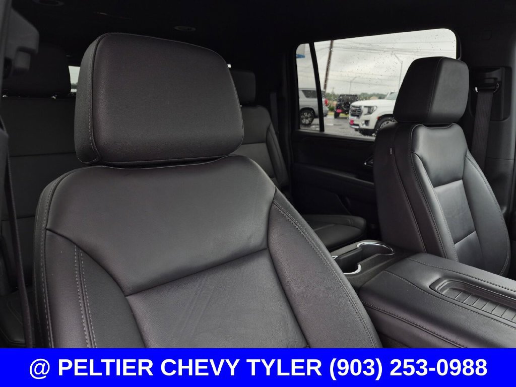 Used 2024 Chevrolet Suburban LT w/ Luxury Package RWD image 14