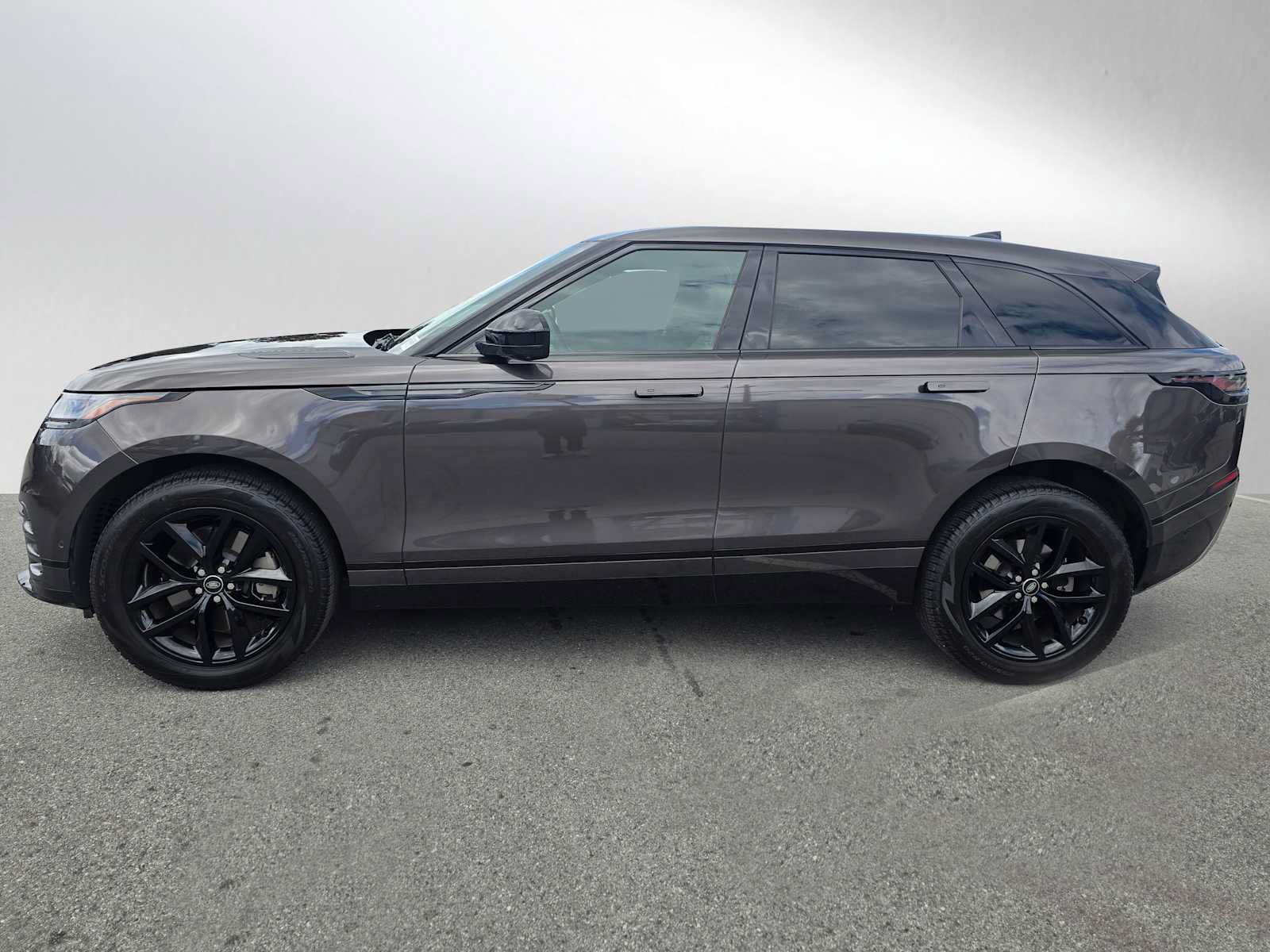 Used 2026 Land Rover Range Rover Velar Dynamic SE AWD/4WD image 2