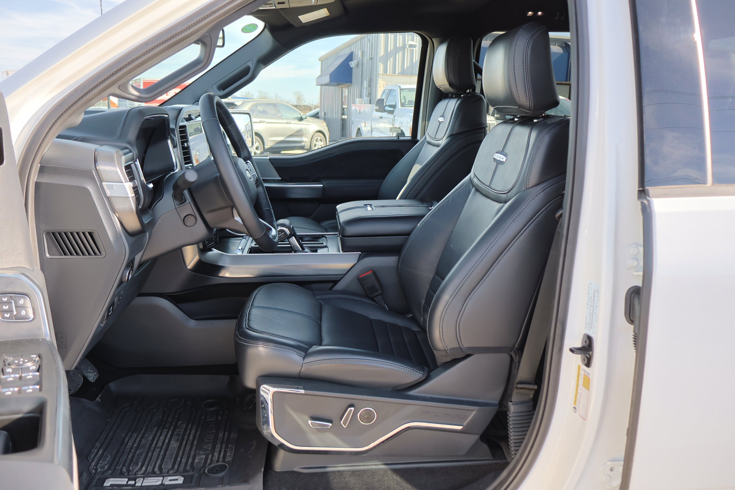 Certified 2025 Ford F150 Platinum w/ FX4 Off-Road Package image 16