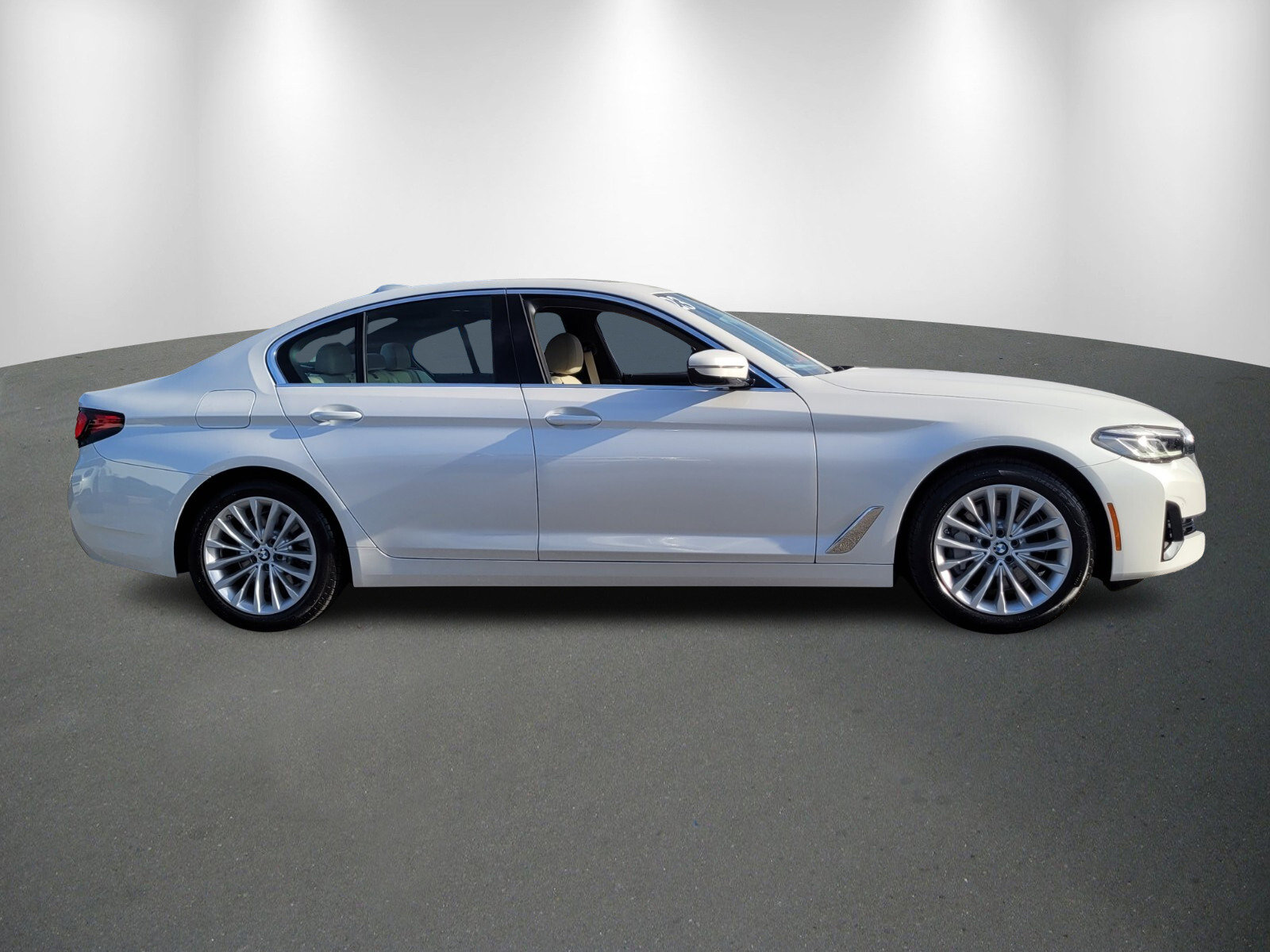 Used 2023 BMW 530i w/ Premium Package image 8