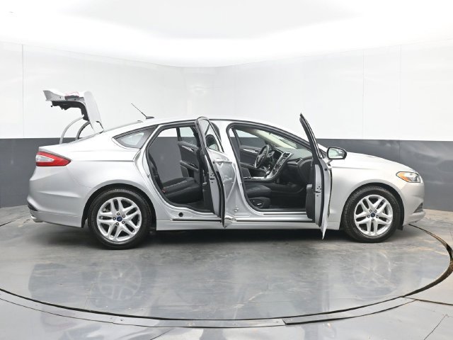 Used 2016 Ford Fusion SE FWD image 49