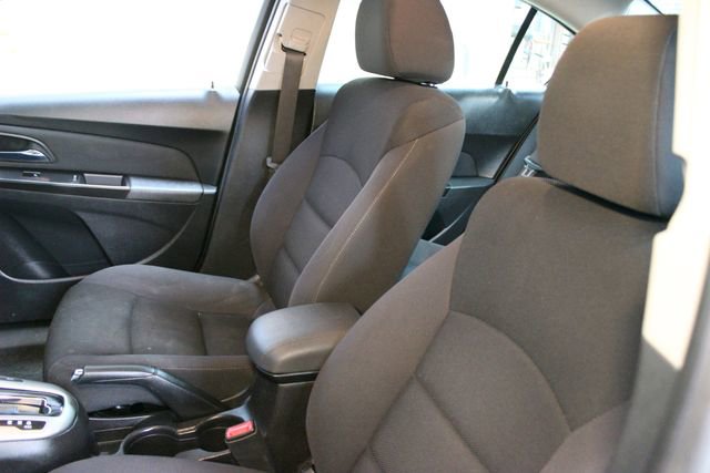 Used 2015 Chevrolet Cruze LT FWD image 16