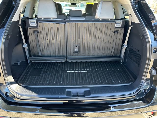 Used 2023 Toyota Highlander LE AWD/4WD image 33