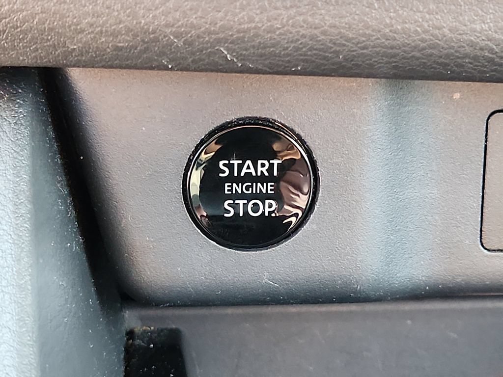 Used 2025 Nissan Rogue SV FWD image 23