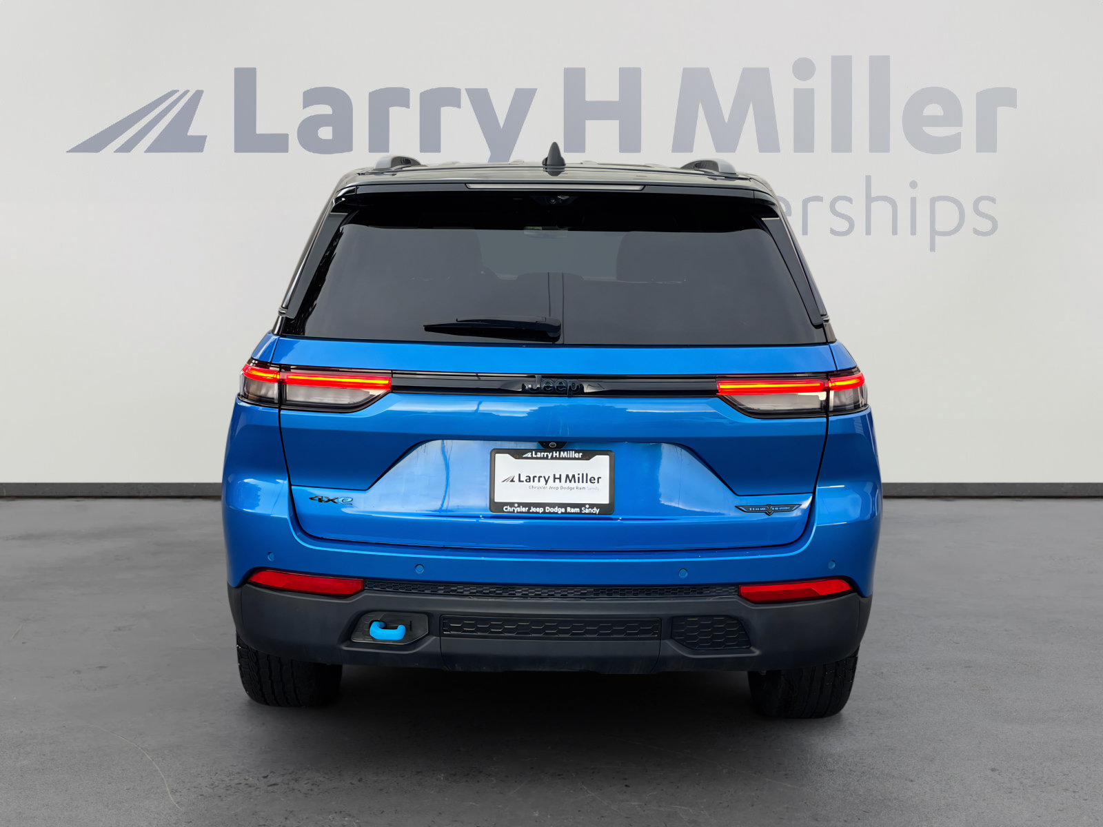 Used 2023 Jeep Grand Cherokee Trailhawk w/ Luxury Tech Group III AWD/4WD image 4