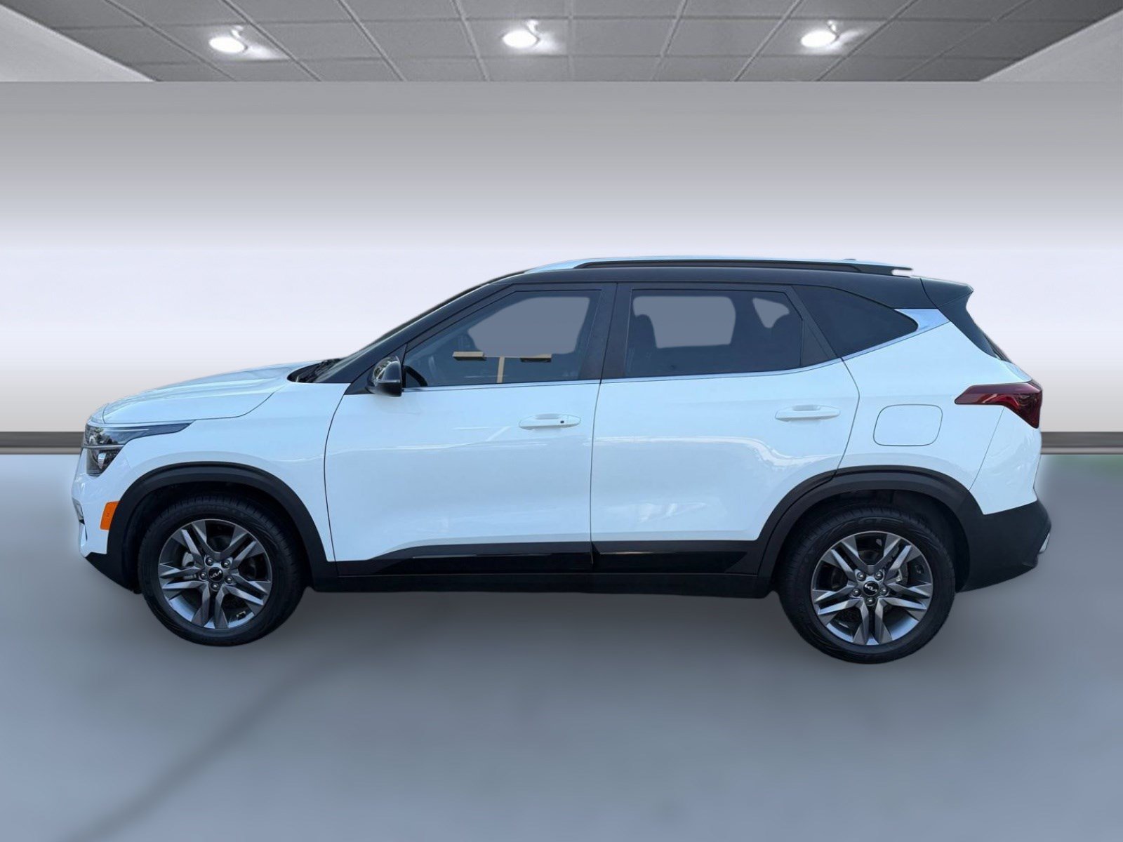 Used 2023 Kia Seltos S FWD image 2